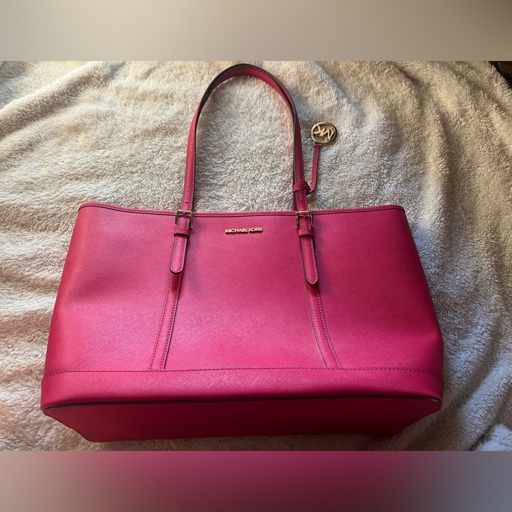 Michael Kors Jet Set Travel Large Saffiano Leather Tote Bag in Raspberry